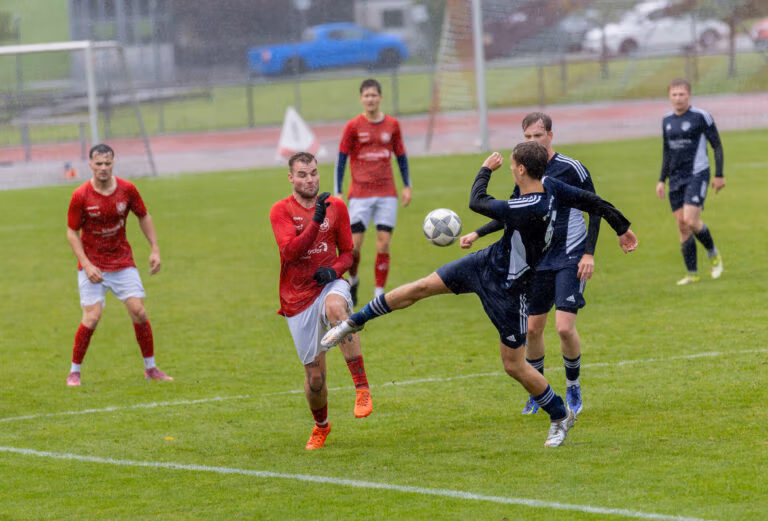 Cup-Du­ell auf Au­gen­hö­he knapp verloren